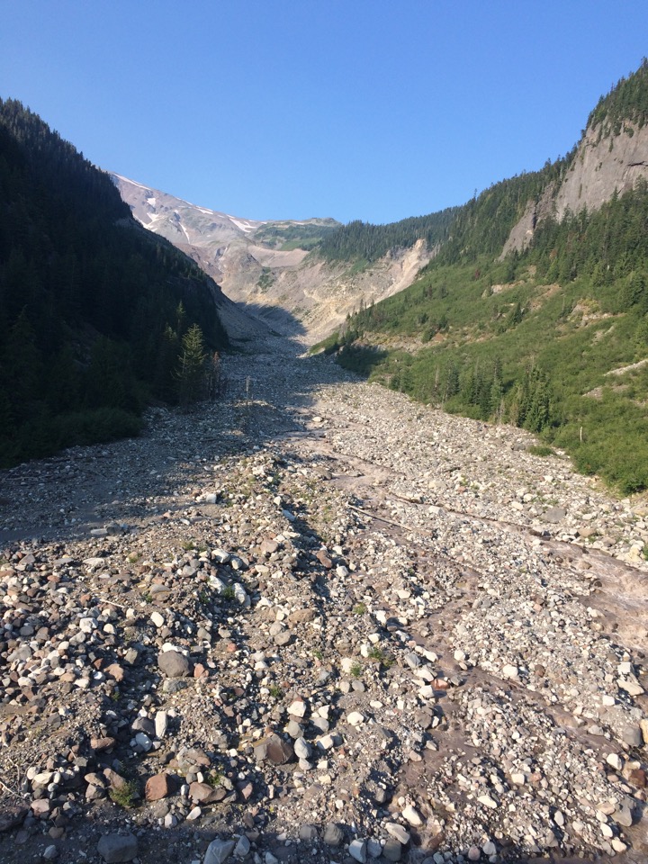 More glacial outwash (what seems a trickle of a stream was really loud!